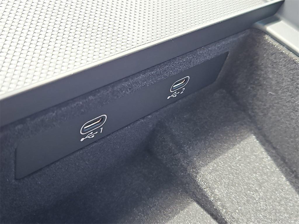 new 2025 Audi Q7 car, priced at $76,990