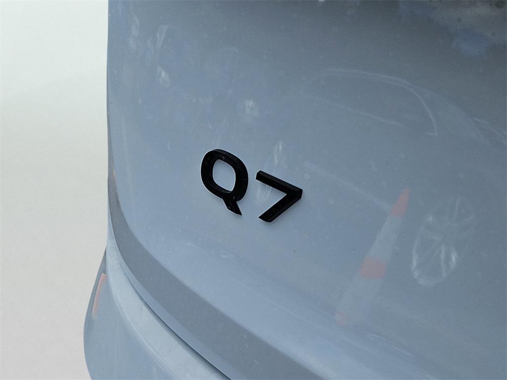 new 2025 Audi Q7 car, priced at $76,990