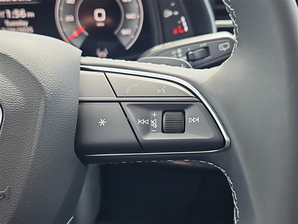 new 2025 Audi Q7 car, priced at $76,990