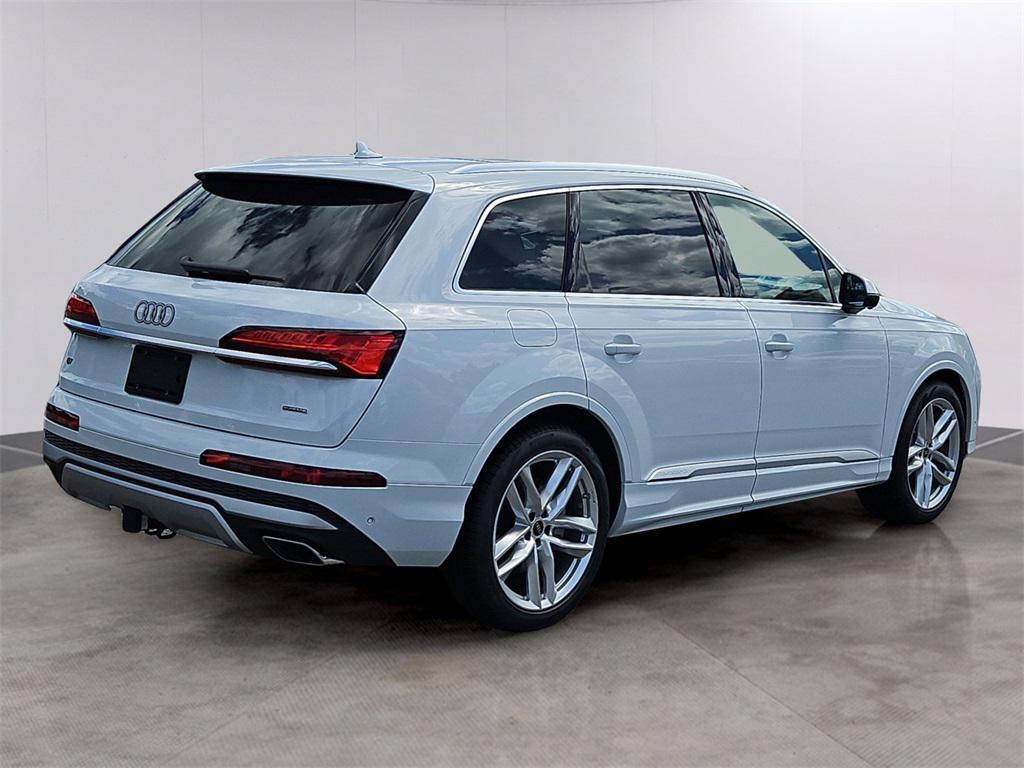 new 2025 Audi Q7 car, priced at $76,990