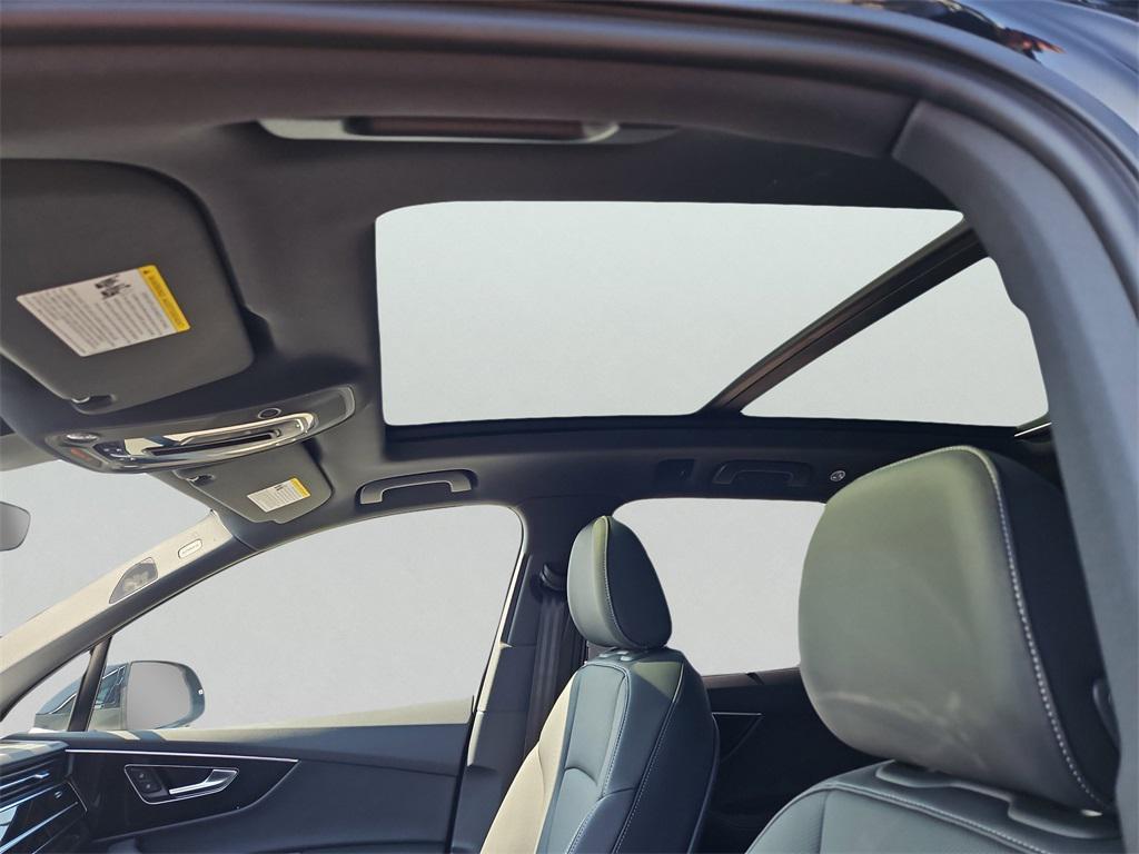 new 2025 Audi Q7 car, priced at $76,480