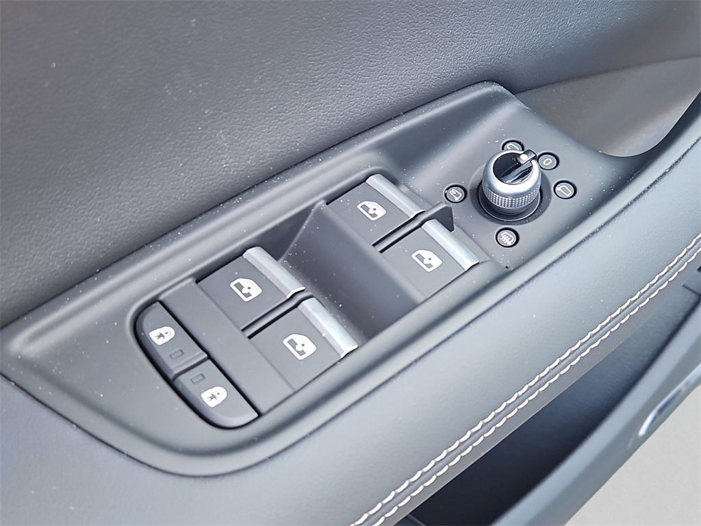 new 2025 Audi Q7 car, priced at $76,480
