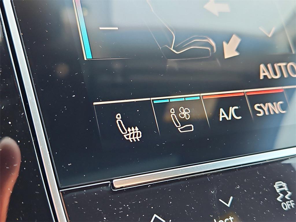 new 2025 Audi Q7 car, priced at $76,480