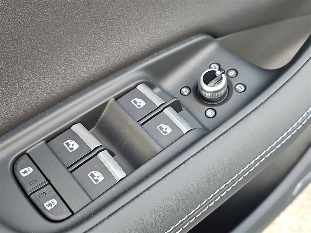 new 2026 Audi Q7 car, priced at $78,445