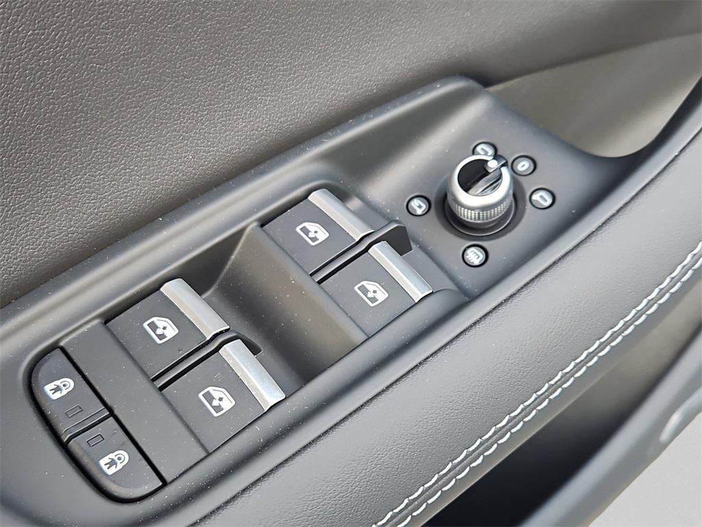 new 2026 Audi Q7 car, priced at $78,445
