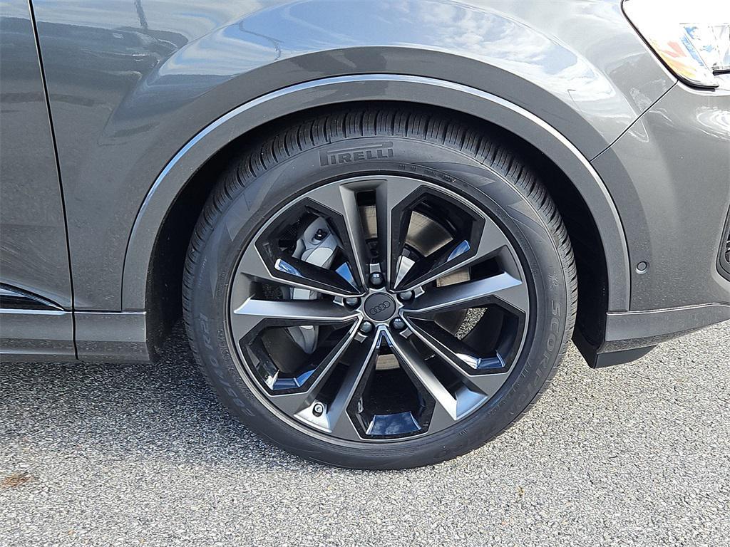 new 2026 Audi Q7 car, priced at $78,445