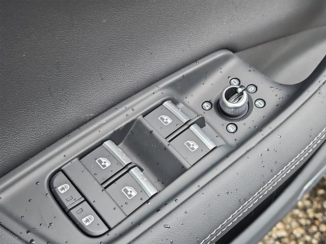 new 2025 Audi Q7 car, priced at $78,105