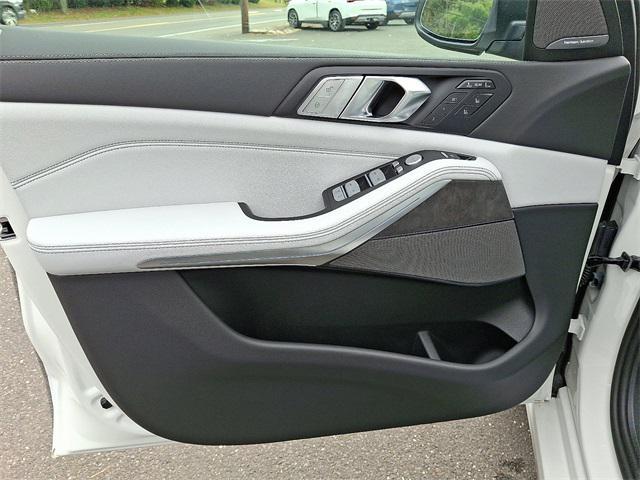 new 2026 BMW X7 car, priced at $98,280