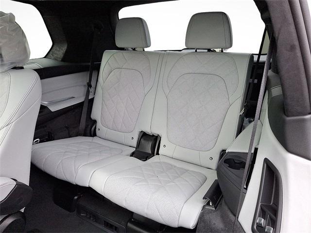 new 2026 BMW X7 car, priced at $98,280