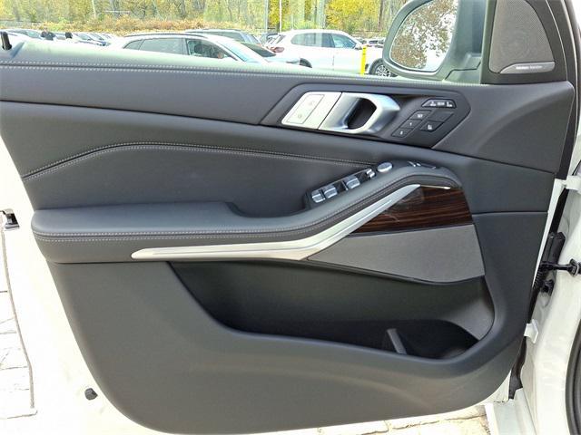 new 2026 BMW X7 car, priced at $90,230