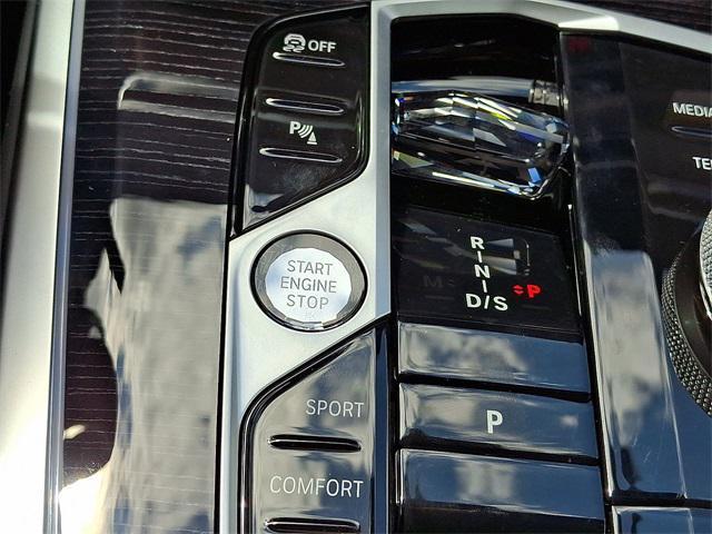 new 2026 BMW X7 car, priced at $122,280