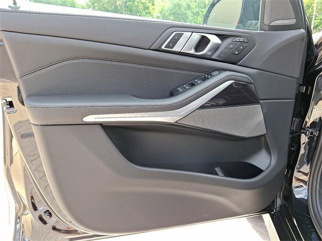 new 2026 BMW X7 car, priced at $122,280