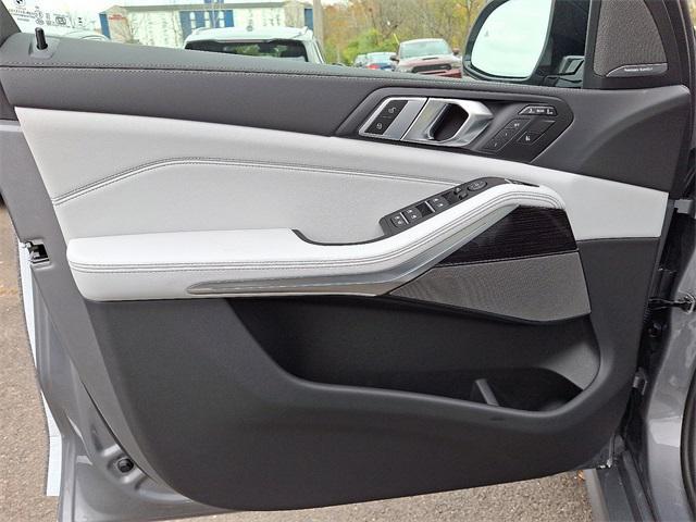 new 2026 BMW X7 car, priced at $96,080