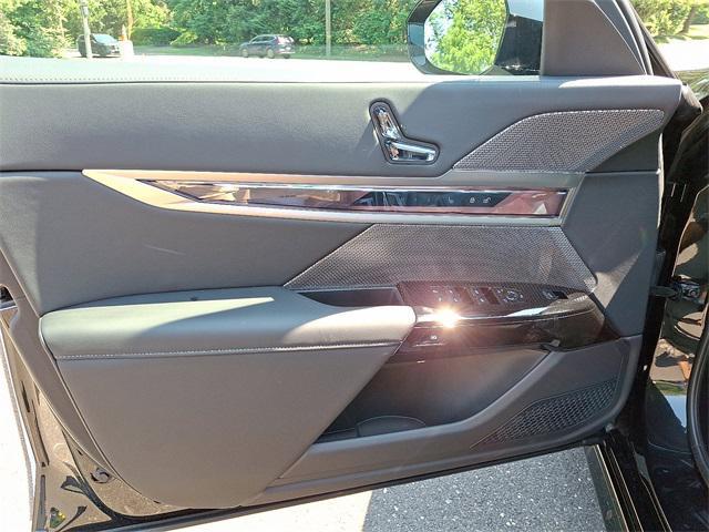 new 2025 BMW 760 car, priced at $134,225