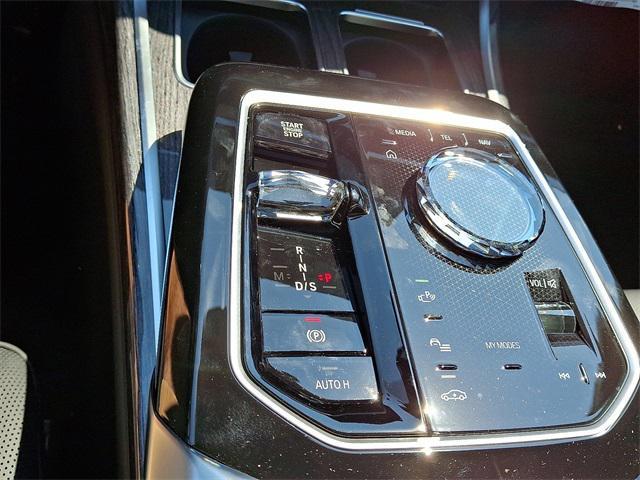 new 2025 BMW 760 car, priced at $134,225