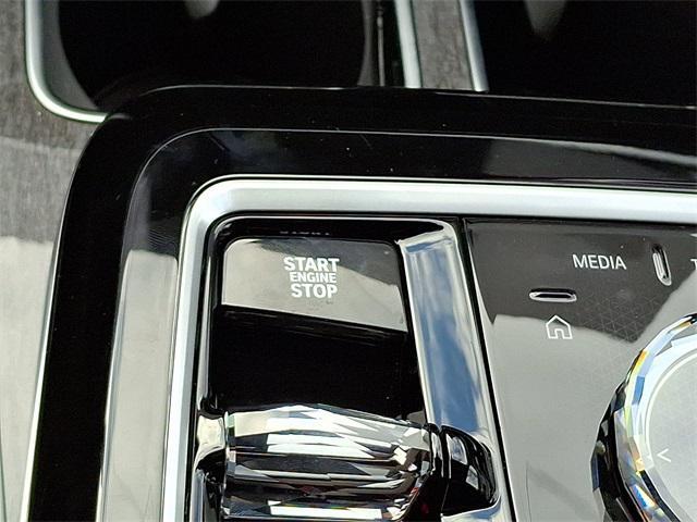 new 2025 BMW 760 car, priced at $128,325