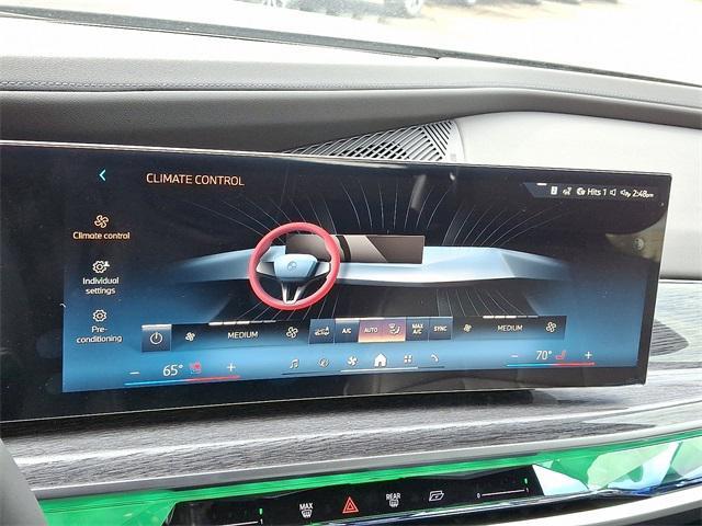 new 2025 BMW 760 car, priced at $128,325