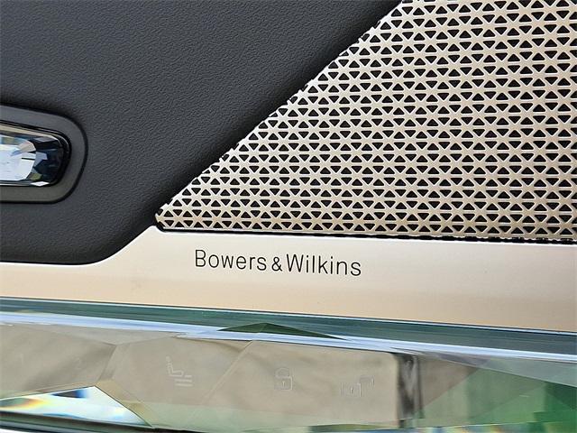 new 2025 BMW 760 car, priced at $128,325