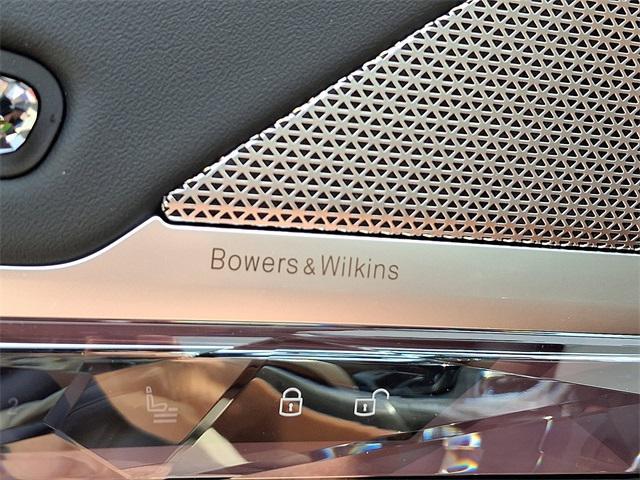 new 2025 BMW 760 car, priced at $131,325