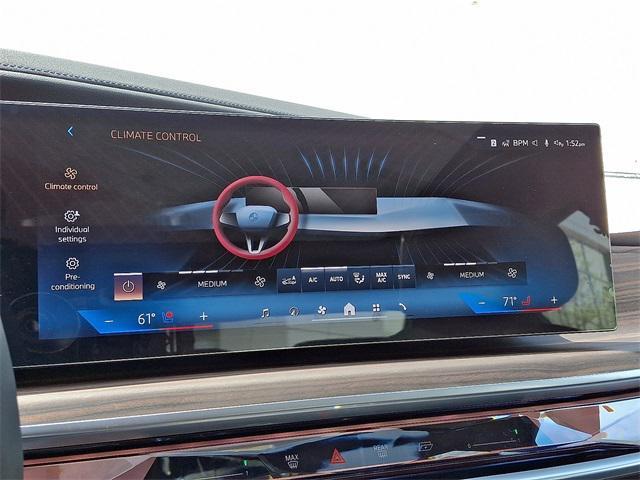 new 2025 BMW 760 car, priced at $132,700