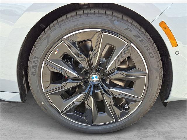 new 2025 BMW 760 car, priced at $132,700