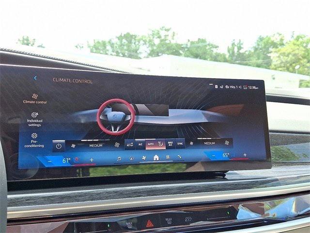 new 2025 BMW 760 car, priced at $128,325