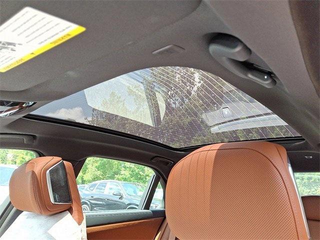 new 2025 BMW 760 car, priced at $128,325