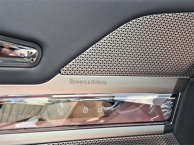 new 2025 BMW 760 car, priced at $128,325