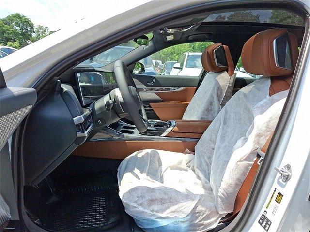 new 2025 BMW 760 car, priced at $128,325