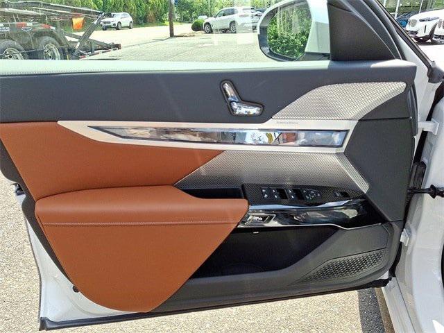 new 2025 BMW 760 car, priced at $128,325