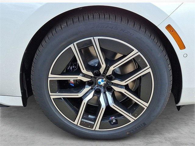 new 2025 BMW 760 car, priced at $128,325