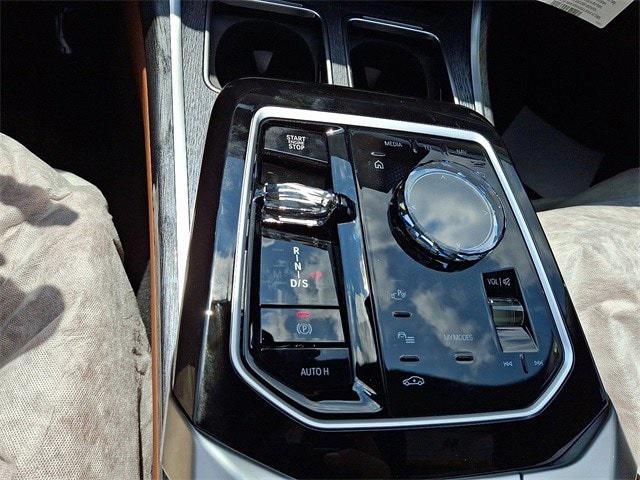 new 2025 BMW 760 car, priced at $128,325