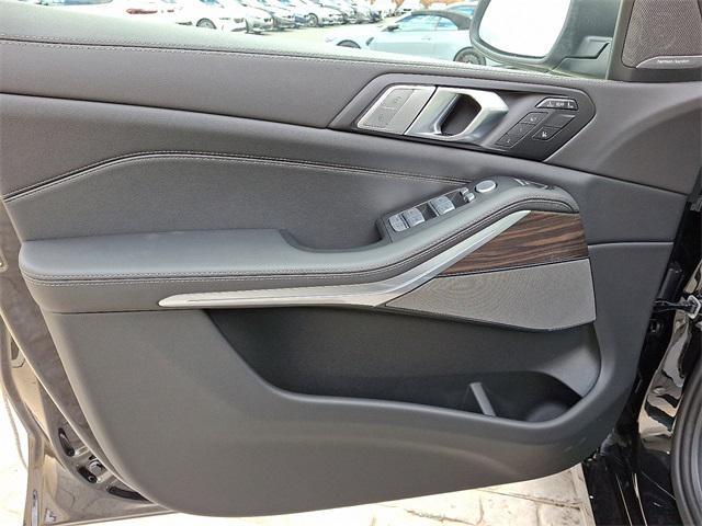 new 2026 BMW X7 car, priced at $91,465