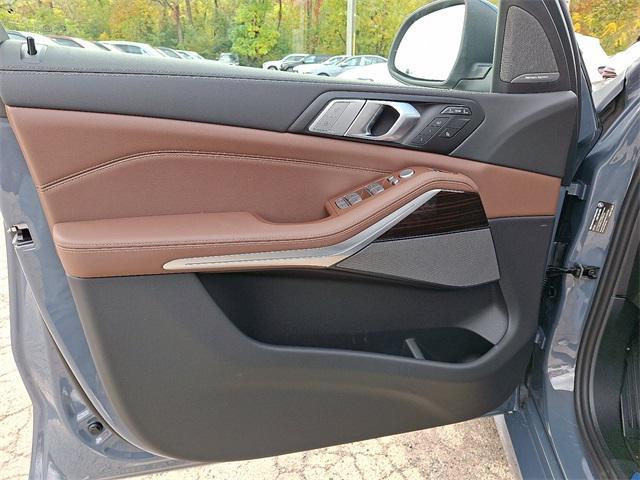 new 2026 BMW X7 car, priced at $92,480