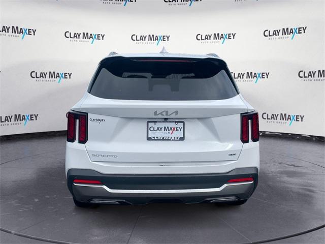 used 2024 Kia Sorento car, priced at $27,622