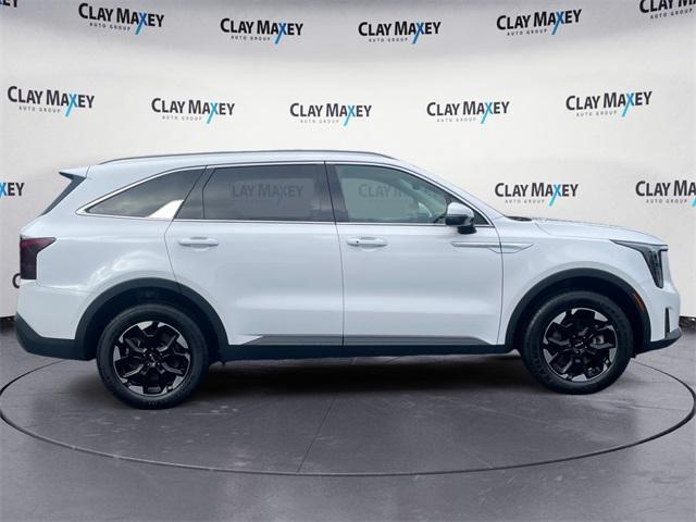 used 2024 Kia Sorento car, priced at $27,622