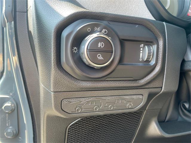new 2025 Jeep Gladiator car, priced at $39,120