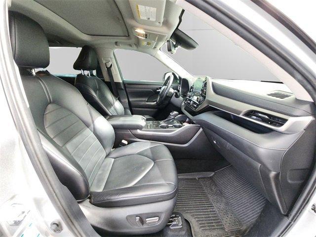 used 2021 Toyota Highlander car, priced at $27,500