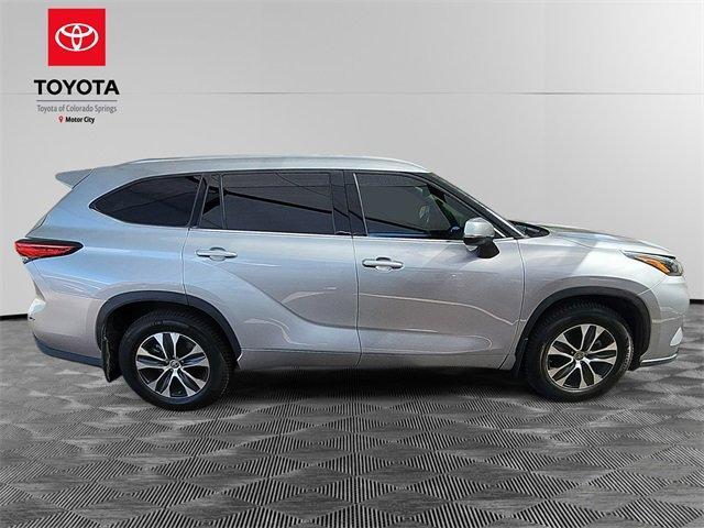 used 2021 Toyota Highlander car, priced at $27,500