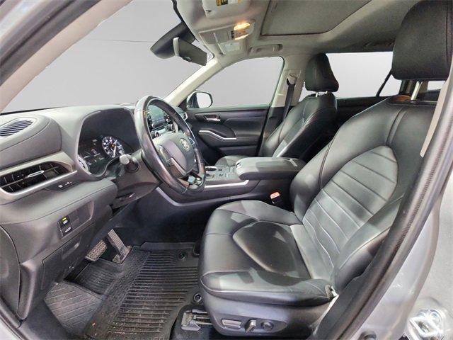 used 2021 Toyota Highlander car, priced at $27,500