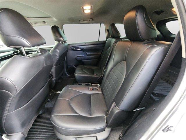 used 2021 Toyota Highlander car, priced at $27,500