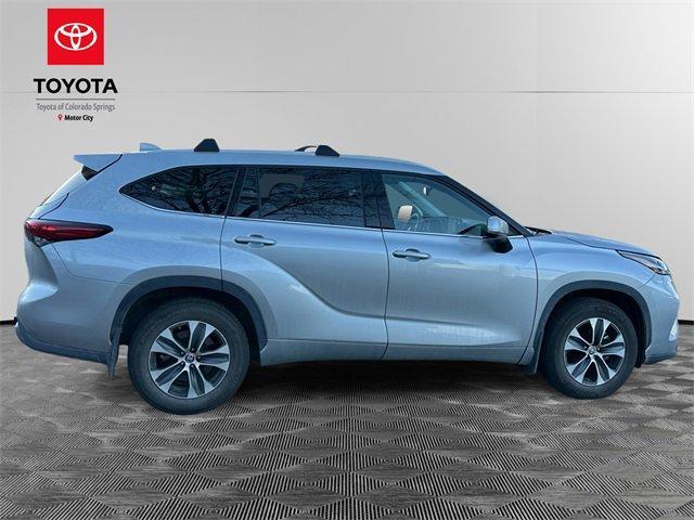 used 2022 Toyota Highlander car, priced at $37,700