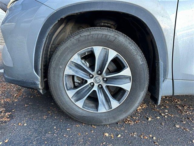 used 2022 Toyota Highlander car, priced at $37,700