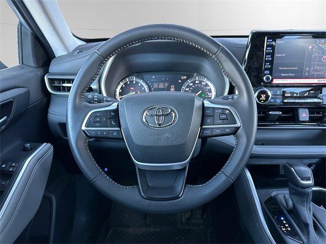 used 2022 Toyota Highlander car, priced at $37,700