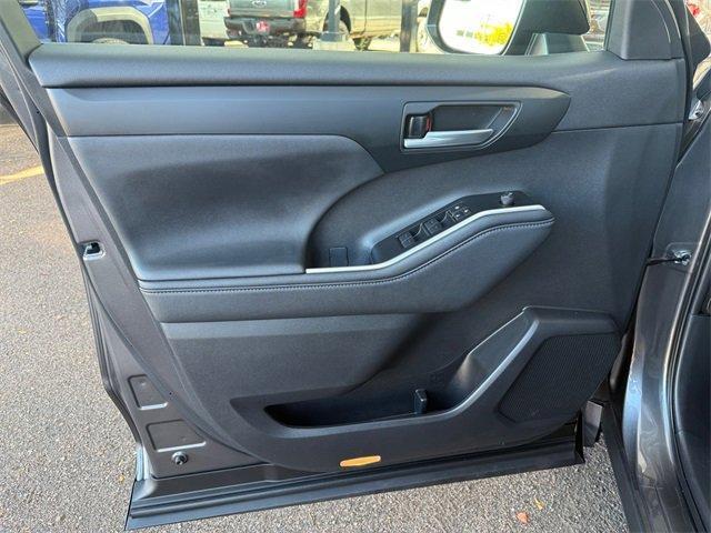 used 2023 Toyota Highlander car, priced at $39,200