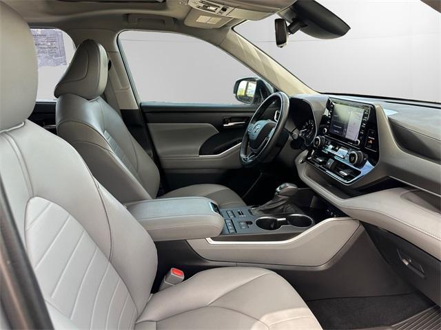 used 2021 Toyota Highlander car, priced at $34,000
