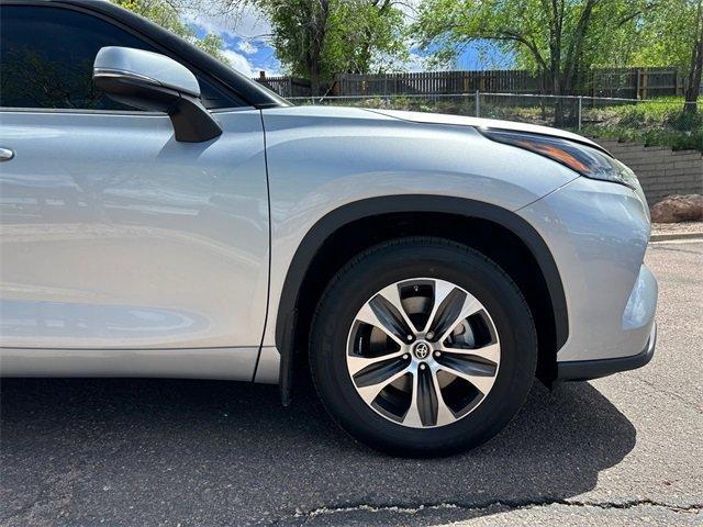 used 2021 Toyota Highlander car, priced at $32,500