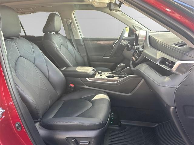 used 2025 Toyota Highlander car, priced at $52,000