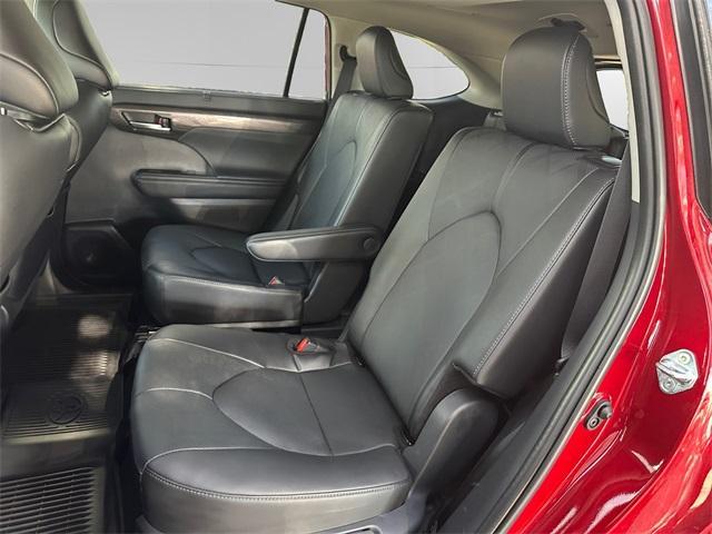 used 2025 Toyota Highlander car, priced at $52,000