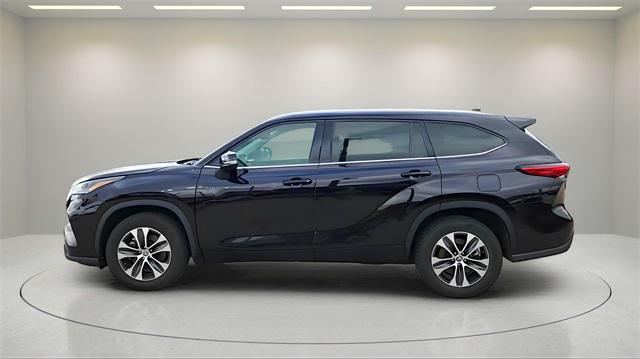 used 2022 Toyota Highlander car, priced at $32,491